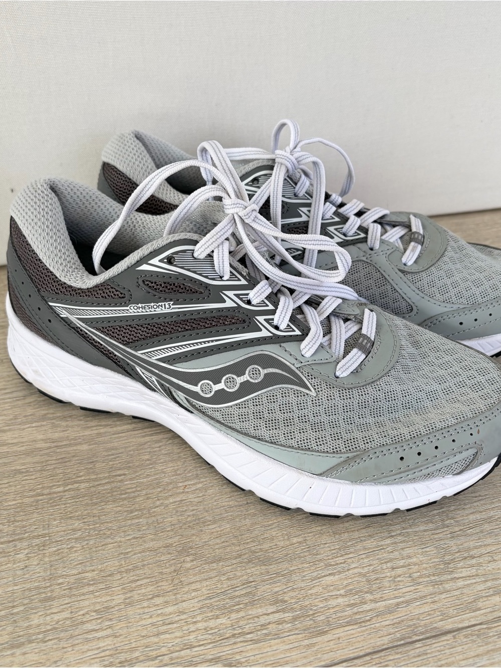 Saucony Cohesion 13 Running Shoes Sneakers Womens 7.5 Wide Gray White Athletic